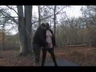 Grupp x topplista filma i den autumn skogs, fria full-blown kön klämma video- 25