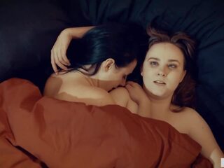 Krūtainas pieauguša un sad mājsaimniece kam lesbiete sekss: sekss saspraude 6d | xhamster