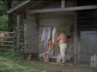 Szene mit leonov golyy im sauna nackt papa bär: x nenn video e2