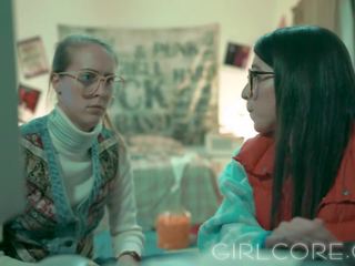 Nerdy lesbians blinded sa pamamagitan ng science & Mainit virtual milf-girlcore