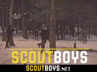 Jovens depilados fica sua cu pumped ao ar livre por perfected gay-scoutboys&period;net