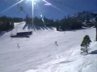 Žavingas brunetė pakliuvom sunkus 1 valanda immediately po snowboarding