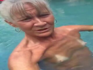 Zboczeniec babcia leilani w the basen, darmowe brudne wideo 69 | xhamster