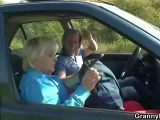 Old slut gets nailed in the car by a stranger